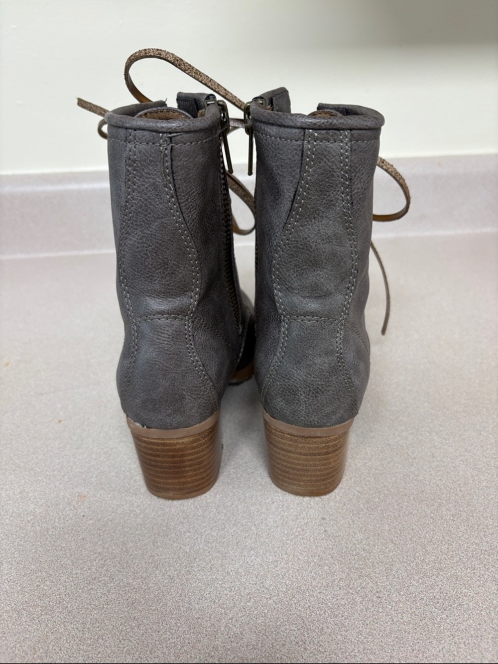 Women’s Gray Lace-Up Ankle Boots with Brown Accents - Picture 5 of 6